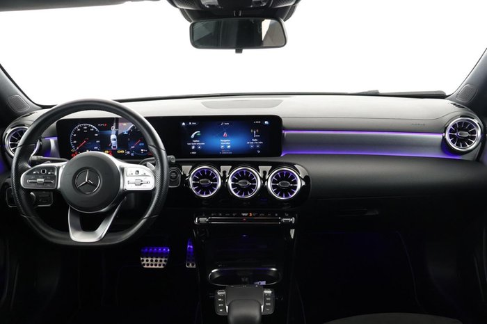 Mercedes-Benz A 250 e Limousine AMG Night *AHK* LED Ambiente