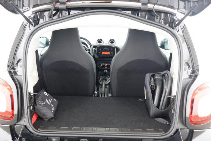 Smart fortwo EQ Schnelllader 22 kW USB Bluetooth