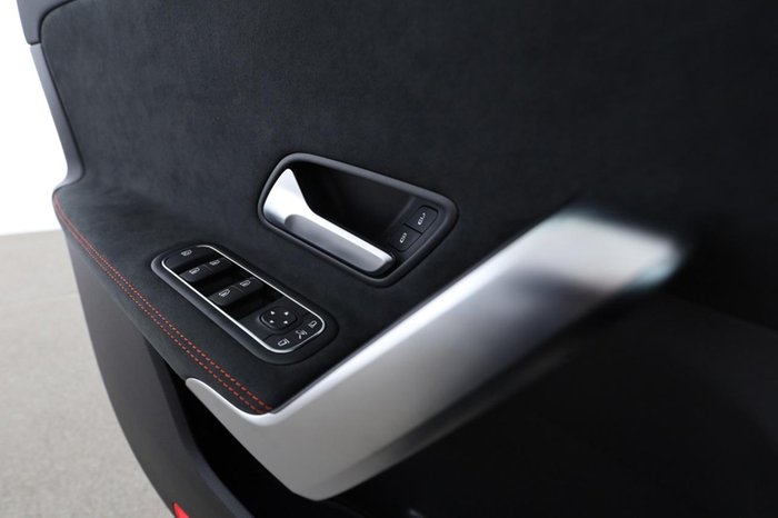 Mercedes-Benz CLA 180 AMG Kamera MBUX Navi AUT AHK LED SHZ