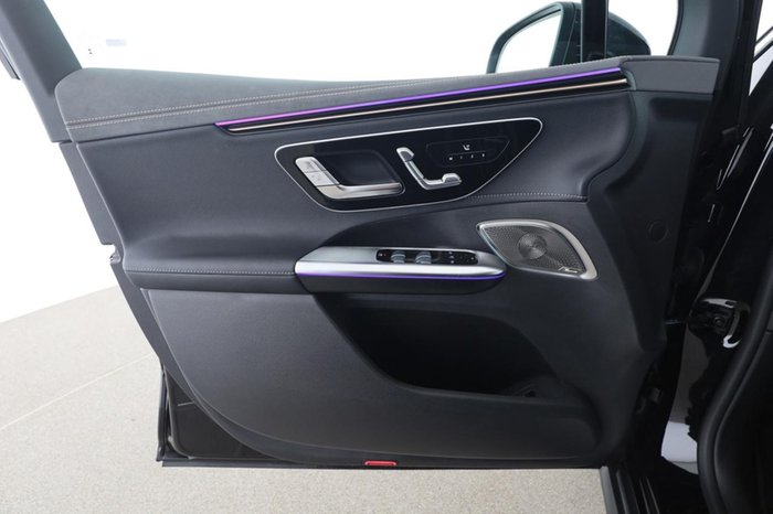 Mercedes-Benz EQE 300 SUV Electric Art Pano AHK Distronic 360