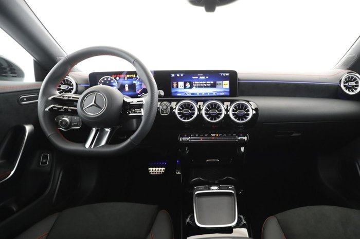 Mercedes-Benz CLA 180 SB AMG Kamera MBUX Navi AUT AHK LED SHZ