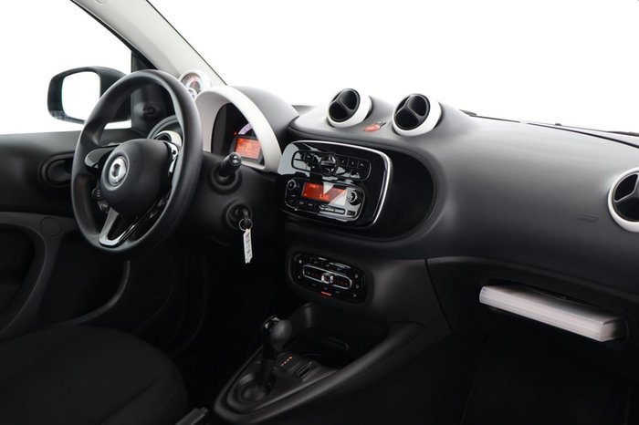 Smart fortwo EQ Schnelllader 22 kW USB Bluetooth