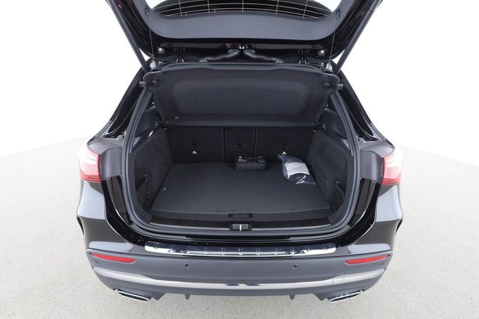 Mercedes-Benz GLA 180 AMG Distronic Kamera MBUX Navi AUT AHK