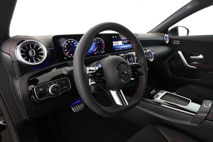 Mercedes-Benz CLA 180 SB AMG Kamera MBUX Navi AUT AHK LED SHZ