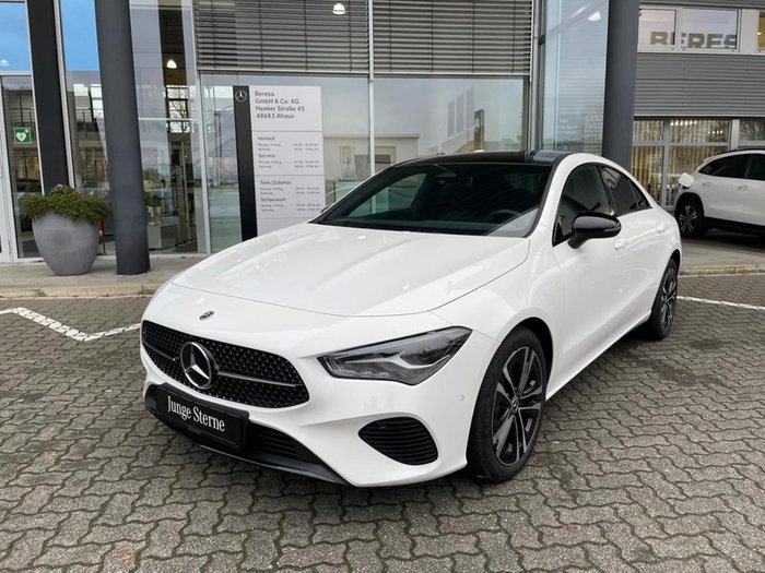 Mercedes-Benz CLA 180 Night Progressive Pano LED Kamera Winter