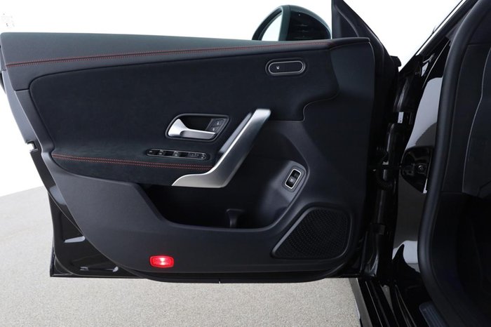 Mercedes-Benz CLA 180 SB AMG Kamera MBUX Navi AUT AHK LED SHZ