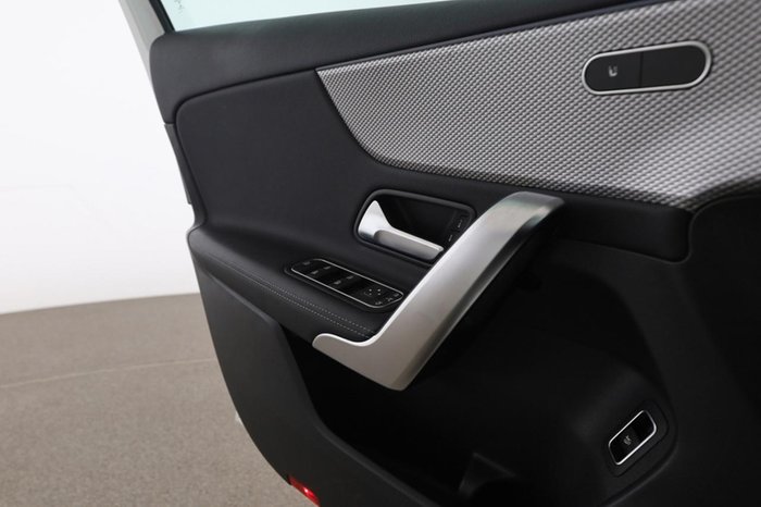 Mercedes-Benz A 200 Limousine Progressive MBUX SHZ LED AUT