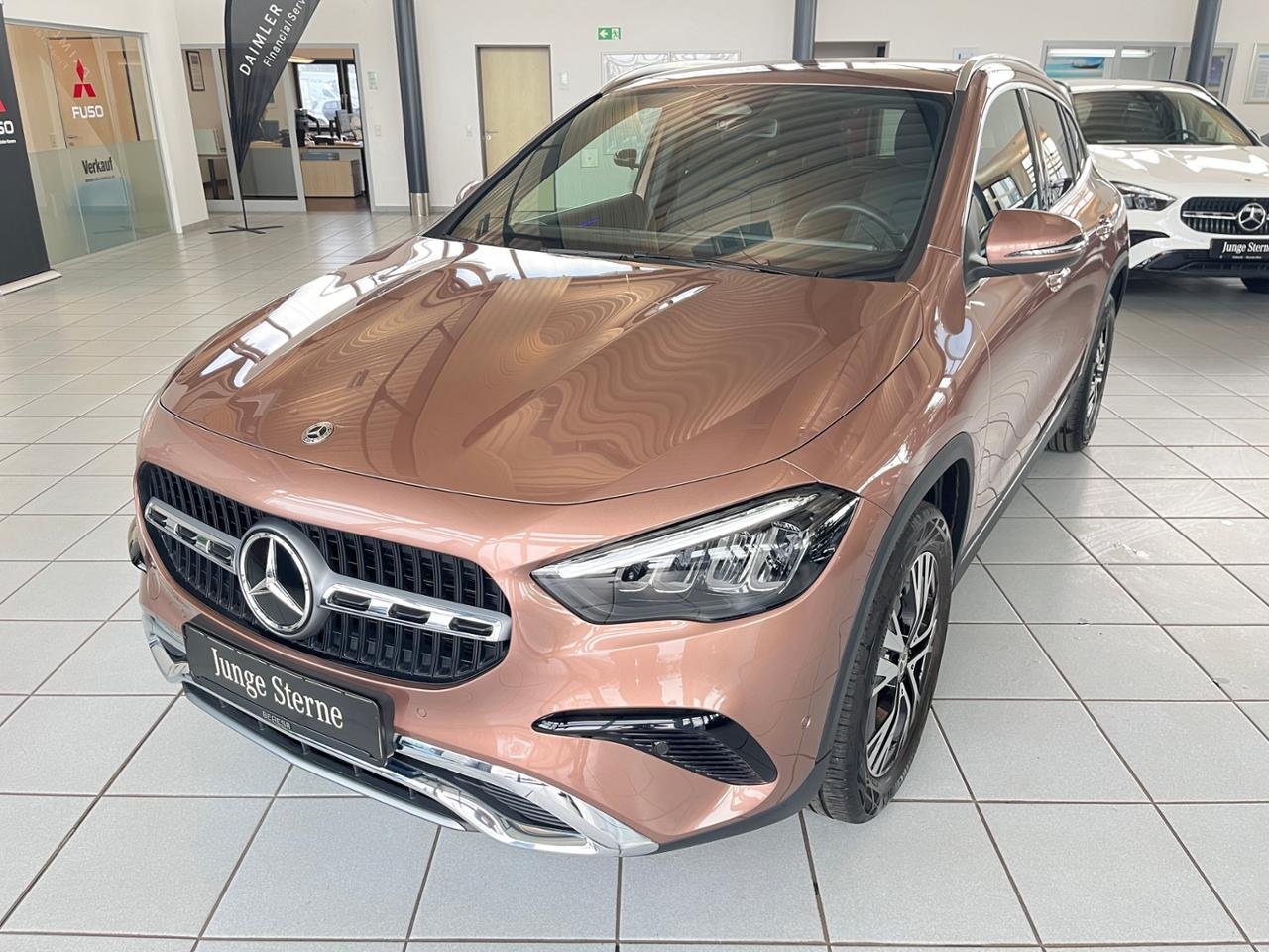 Mercedes-Benz GLA 180 Facelift Progressive LED Kamera Winter