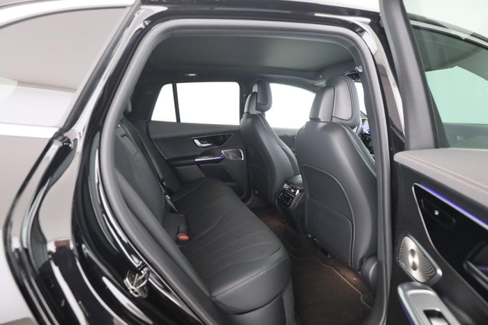 Mercedes-Benz EQE 300 SUV Electric Art Pano AHK Distronic 360