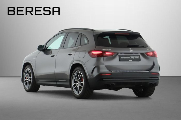 Mercedes-Benz GLA 35 AMG 4M Night Perf. Sitze Pano Multibeam