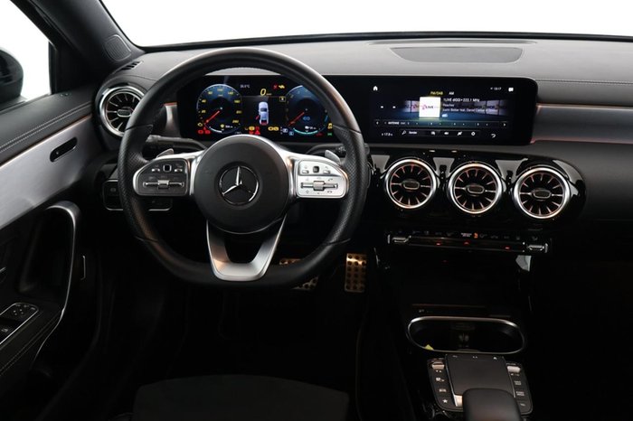 Mercedes-Benz A 250 e Limousine AMG Night Distronic MBUX SHZ