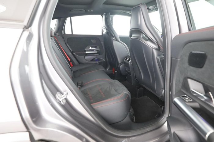 Mercedes-Benz GLA 35 AMG 4M Night Perf. Sitze Pano Multibeam