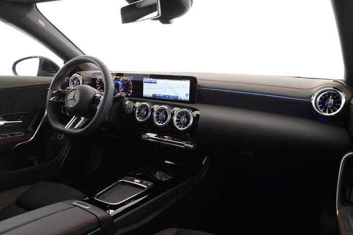 Mercedes-Benz CLA 180 AMG Kamera MBUX Navi AUT AHK LED SHZ