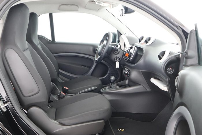 Smart fortwo EQ Schnelllader 22 kW USB Bluetooth