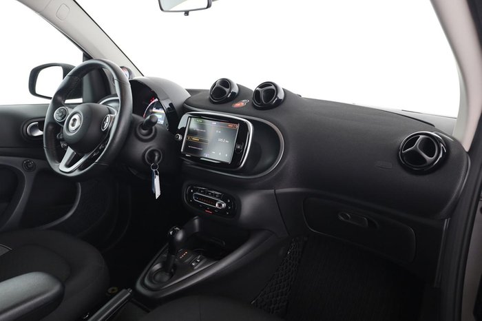 Smart fortwo cabrio EQ passion Kamera Winter grau matt