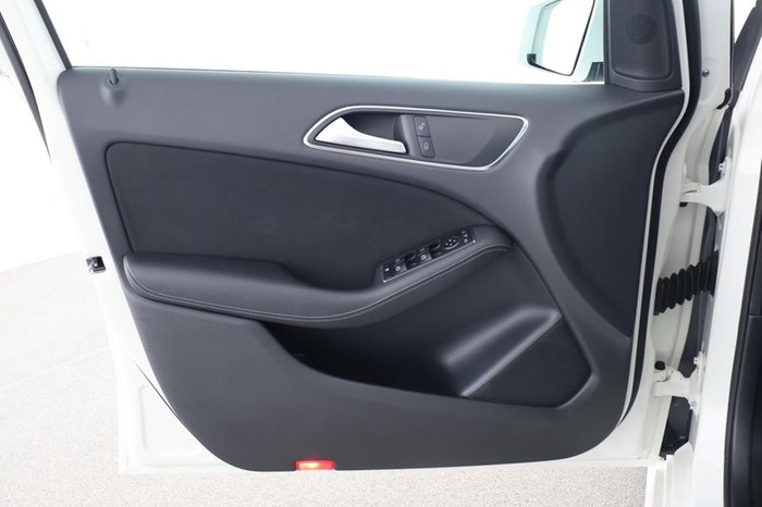 Mercedes-Benz B 180 d Style SHZ Navi LED AUT Park-Ass. LMF