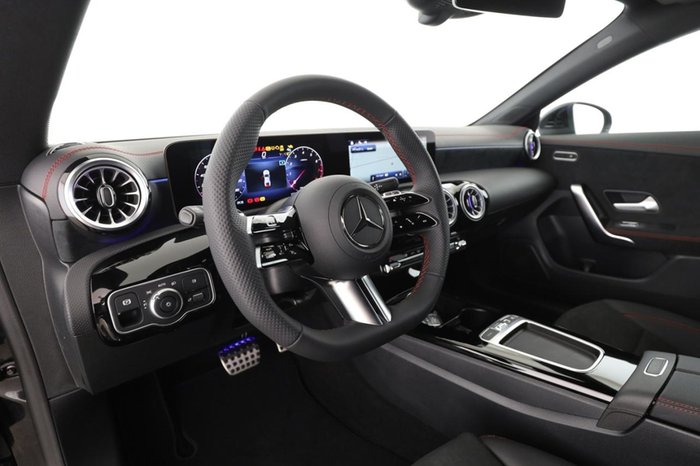 Mercedes-Benz CLA 180 AMG Kamera MBUX Navi AUT AHK LED SHZ
