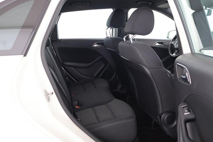 Mercedes-Benz B 180 d Style SHZ Navi LED AUT Park-Ass. LMF