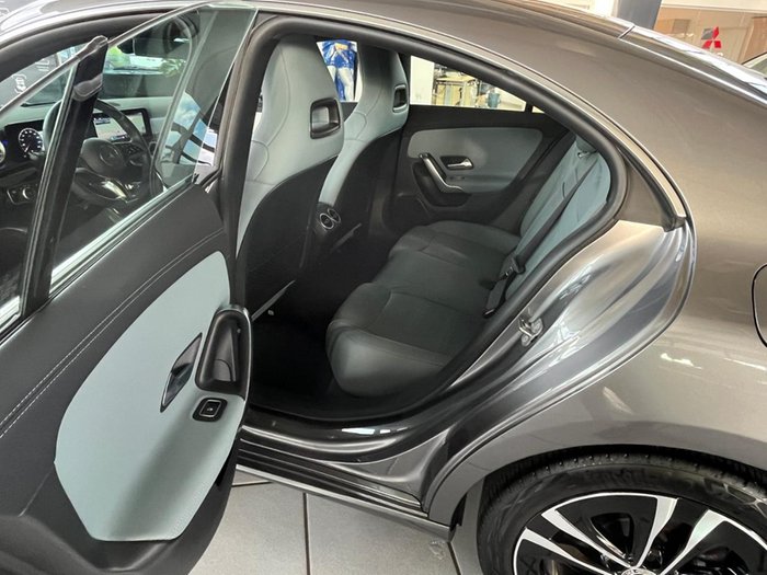 Mercedes-Benz CLA 180 Progressive AHK Sportsitze Kamera LED