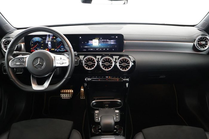 Mercedes-Benz A 250 e Limousine AMG Night Distronic MBUX SHZ