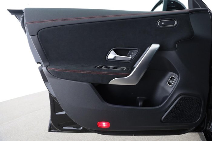 Mercedes-Benz CLA 180 SB AMG Kamera MBUX Navi AUT AHK LED SHZ