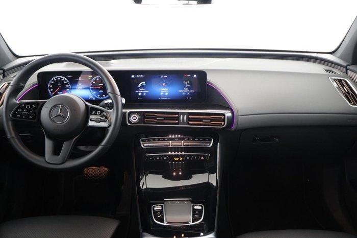 Mercedes-Benz EQC 400 4M HUD Schiebedach Distronic 360°