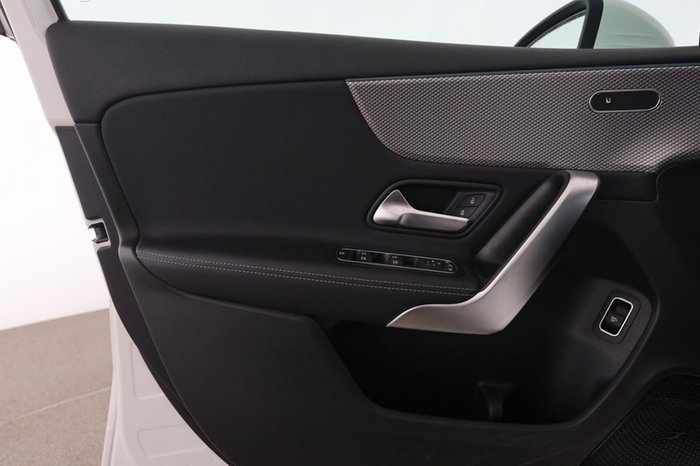 Mercedes-Benz A 200 Limousine Progressive MBUX SHZ LED AUT