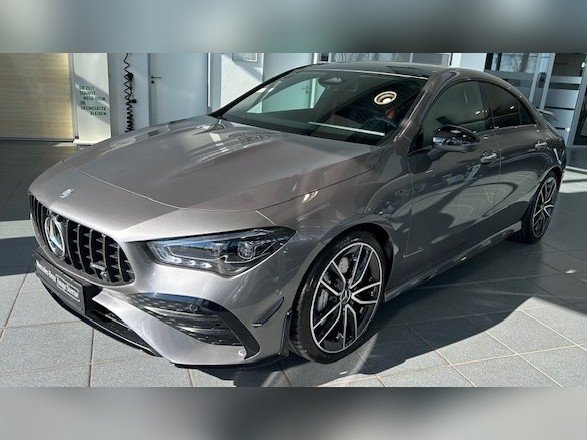 Mercedes-Benz CLA 35 AMG 4M Night Aero Pano Burmester 19 Zoll