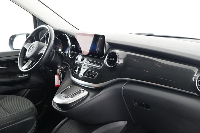 Mercedes-Benz V 300 d Lang Distronic AUT LED Navi SHZ AHK PDC