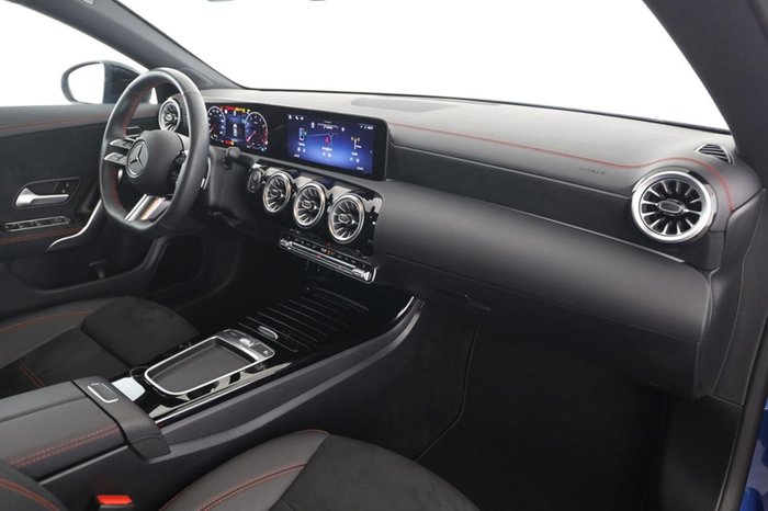 Mercedes-Benz CLA 200 AMG Night LED Kamera Winter Metallic