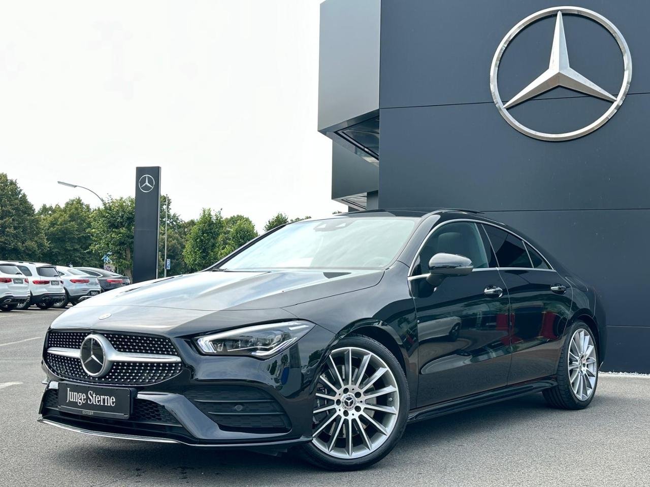 Mercedes-Benz CLA 180 AMG *StHzg* Pano Distronic 19 Zoll 360