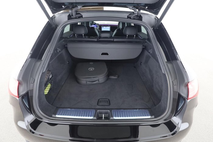 Mercedes-Benz EQE 300 SUV Electric Art Pano AHK Distronic 360