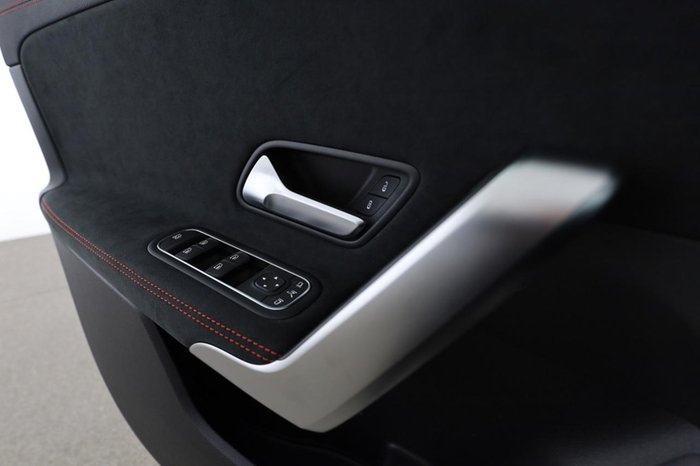 Mercedes-Benz CLA 180 SB AMG Kamera MBUX Navi AUT AHK LED SHZ