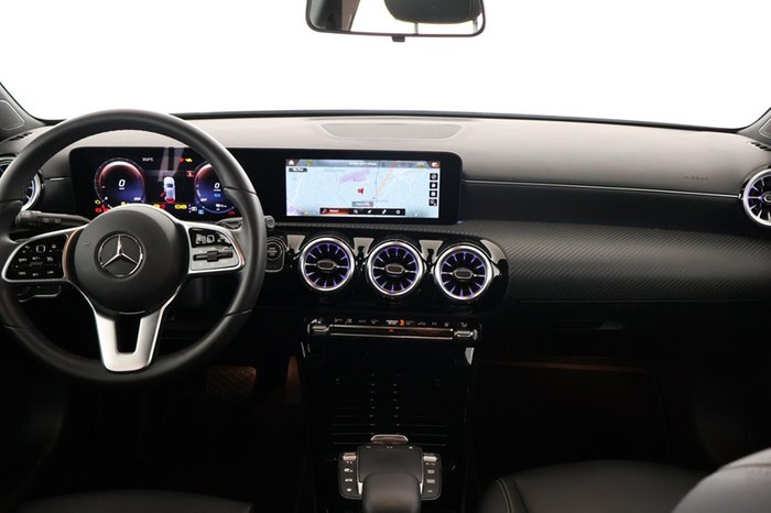 Mercedes-Benz A 250 e Style Pano.-Dach Ambiente LED 18 Zoll
