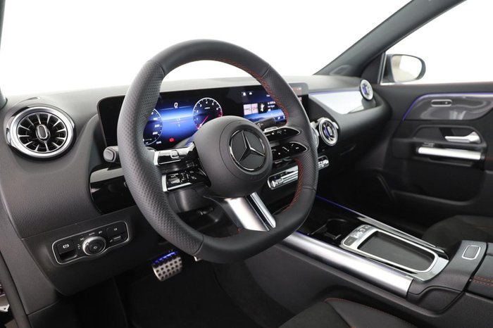 Mercedes-Benz GLA 180 AMG Distronic Kamera MBUX Navi AUT AHK