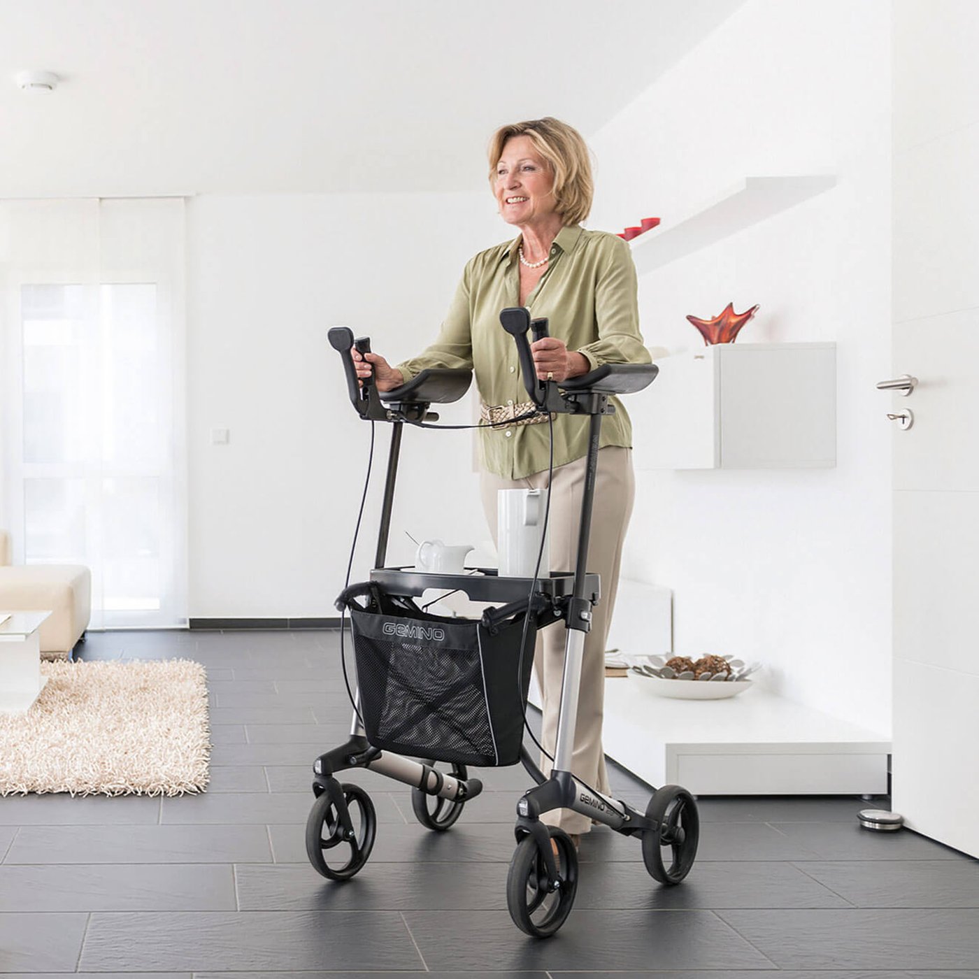 Gallery Image of Rollator GEMINO 30 Walker mit verstellbaren Unterarmstützen