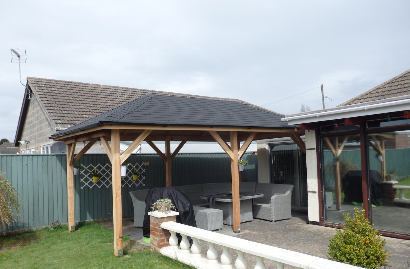 Corfu_Larch_Gazebo_Installed