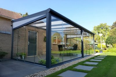 Glazenschuifwandincl_polycarbonaatzijwand