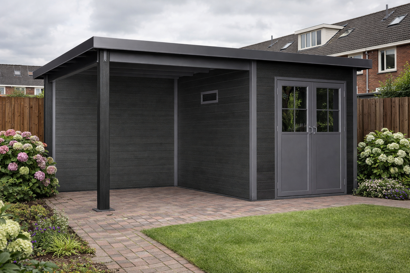 Kunststof_Tuinhuis_met_Overkappong_Zwart_560x330cm