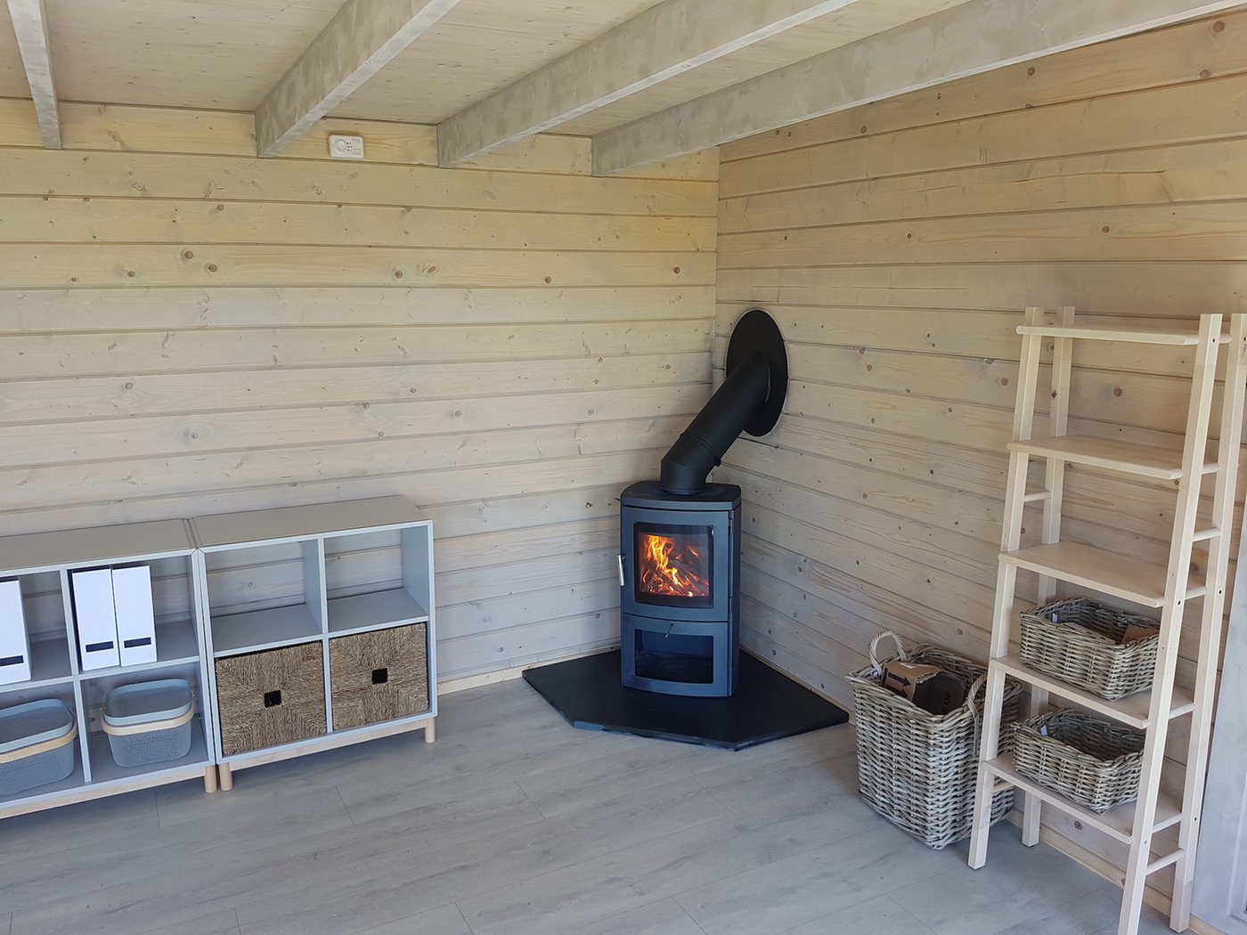 Mia_Log_Cabin_Wood_Burner