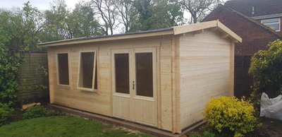 Sophie_log_cabin_Front