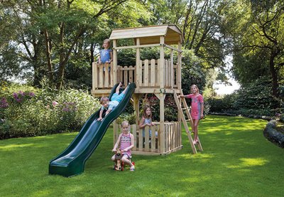 Speeltoren_Armin_met_picknickset_en_lichte_trap
