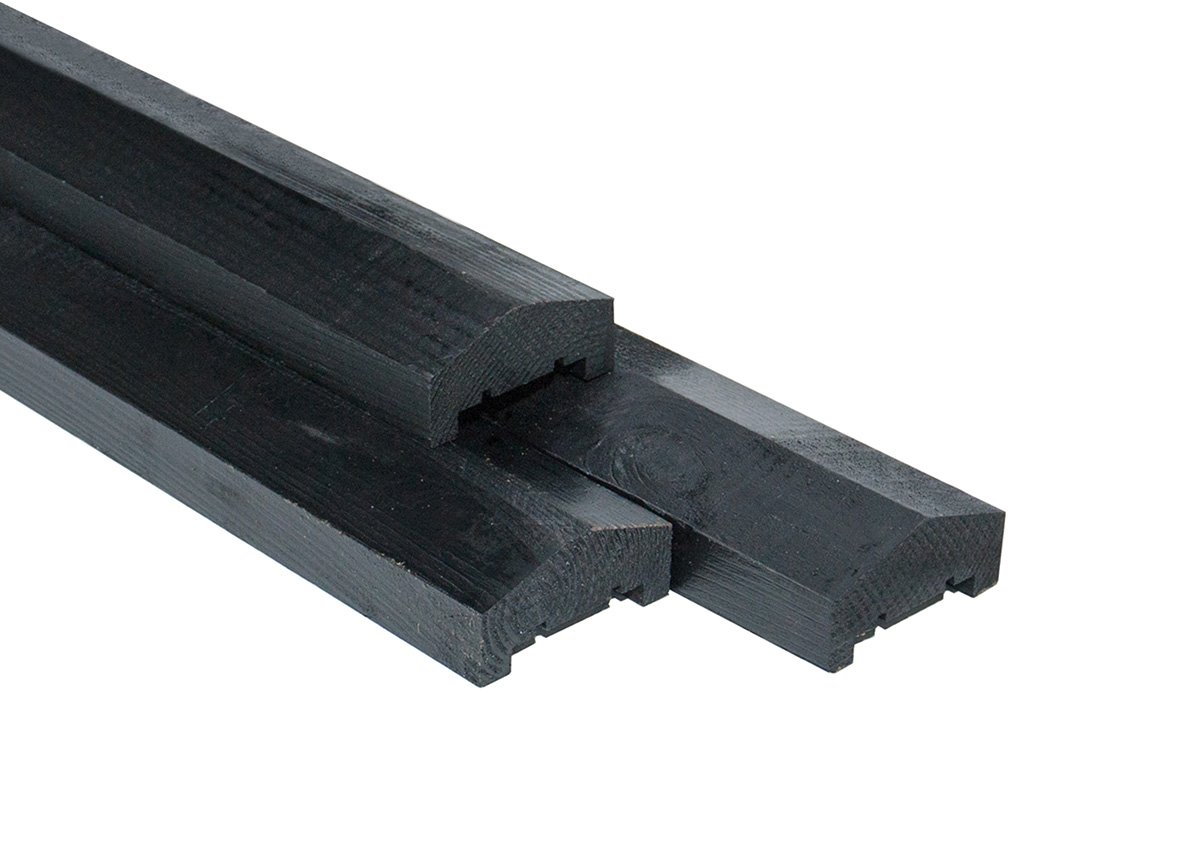 afdeklat_piramide_zwart_gespoten_3_planks