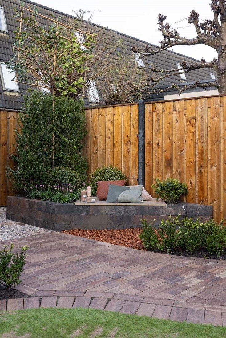 classico_block_45x12_5x12_5cm_mosselkalk_gardenlux_sfeer