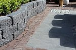 cliff_walling_30x12x12cm_antraciet_gardenlux_sfeer