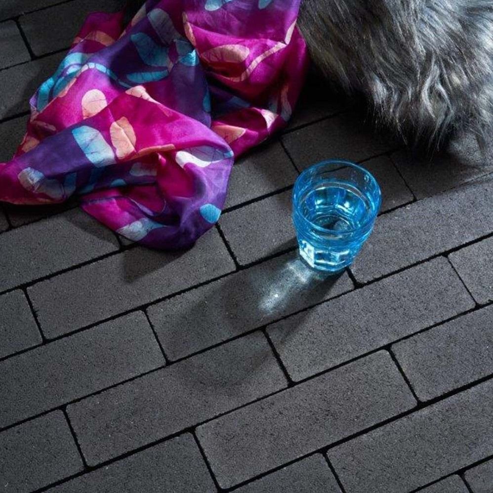 dikformaat_klinker_lyon_21x6_8x8cm_antraciet_gardenlux_sfeer_1
