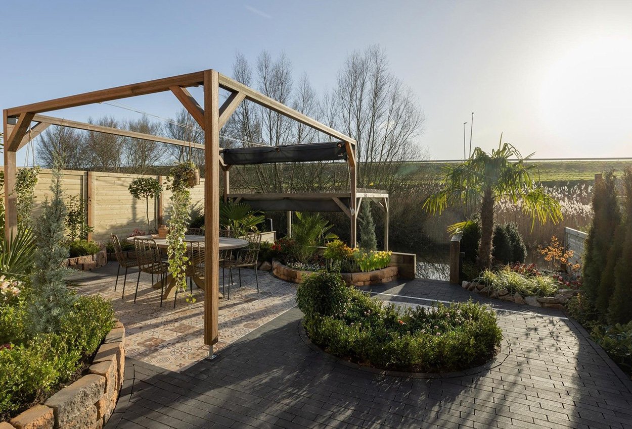 dikformaat_klinker_lyon_21x6_8x8cm_antraciet_gardenlux_sfeer_2