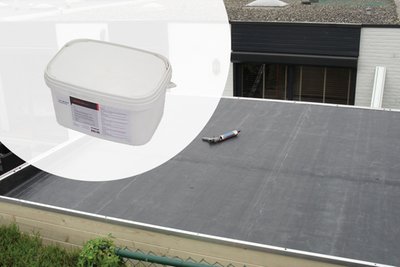 epdm_lijm_voor_op_hout_in_emmer_5_liter_voor_20_25m2