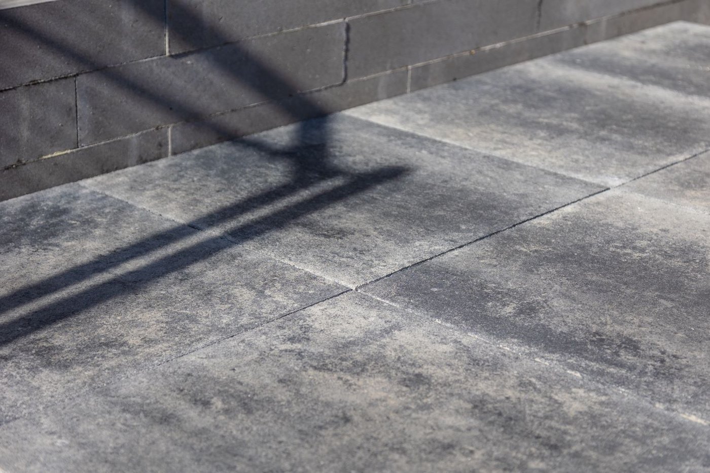 excluton_terrastegel_grijs_zwart_60x60x4_met_deklaag_aanrader