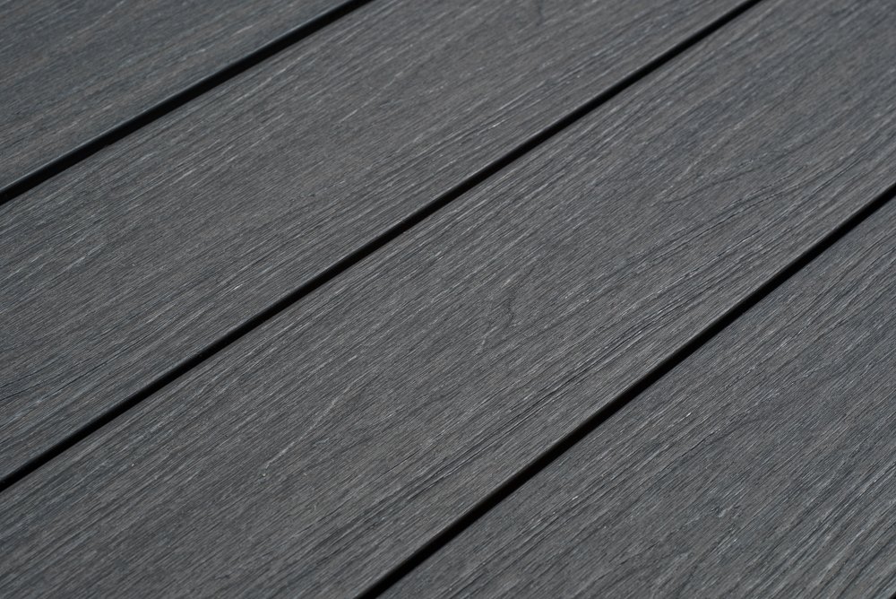 fun_deck_wpc_composiet_multigrey_dark_138mm_houtnerf_zijde